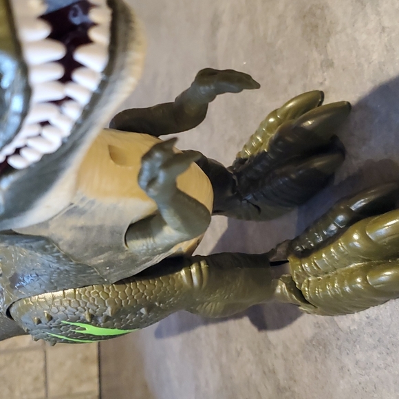 Zuru Dinosaur Chomping and Walking  Action Figure - Picture 10 of 11